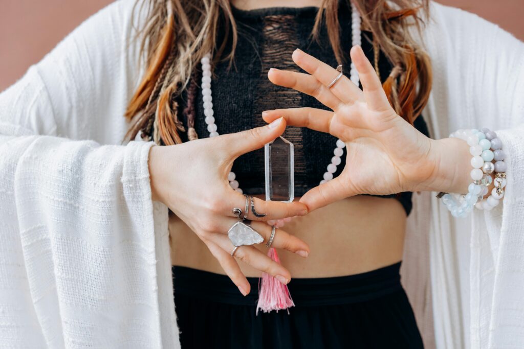 distance reiki healing session can help with on an energetic level with trauma healing and getting to the root cause 